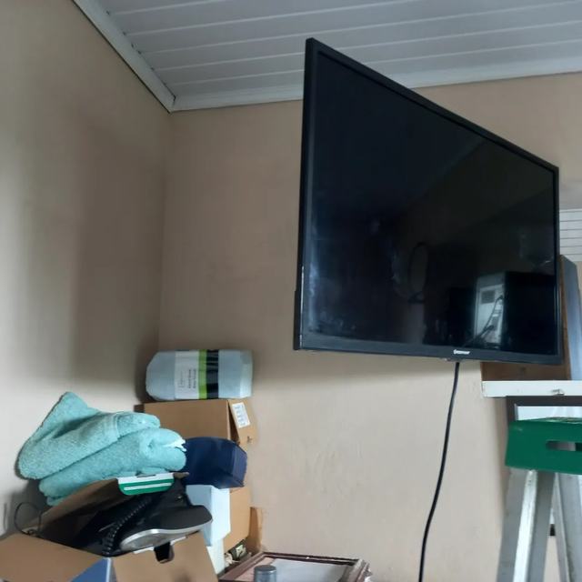 Wall-mounted TV